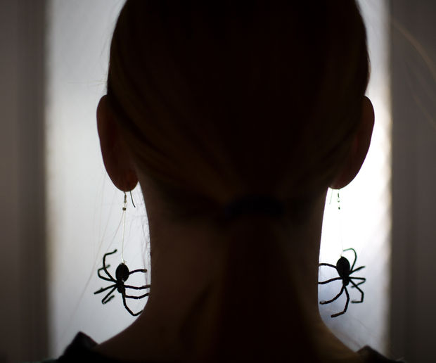 easy spider earrings DIY