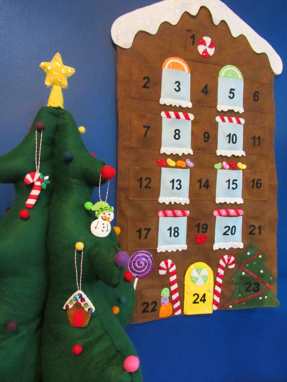 felt gingerbread house advent calendar tutorial and pattern