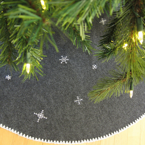 embroidered snowflakes felt Christmas tree skirt