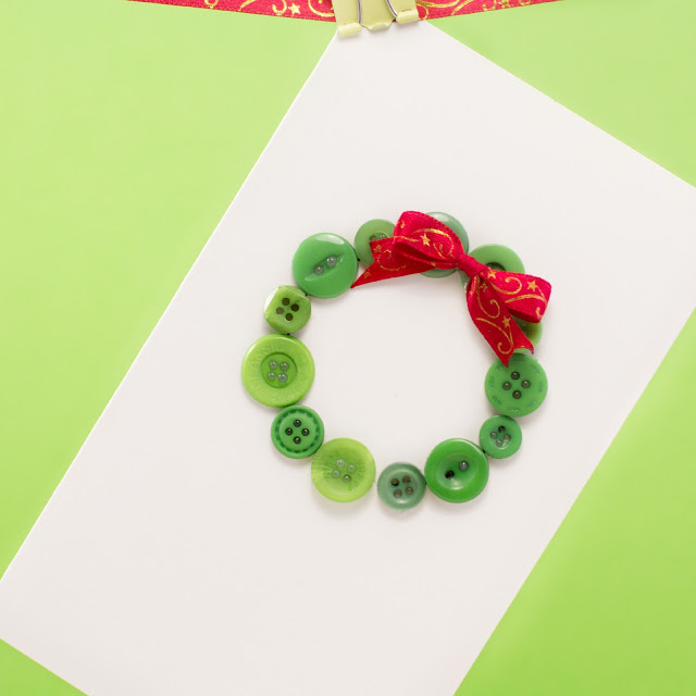 simple button Christmas wreath Christmas card tutorial