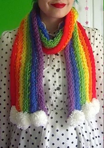 Finger knit rainbow scarf tutorial