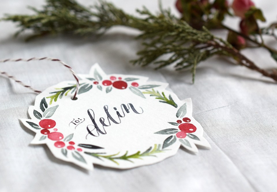 watercolor tutorial for painting your own Christmas wreath gift tags and free printable version