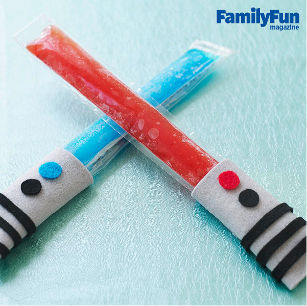 Felt popsicle holders to turn your frozen treats into Star Wars lightsabers