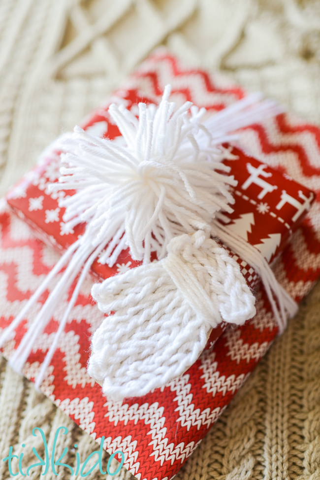 faux knit mitten yarn Christmas gift tag tutorial