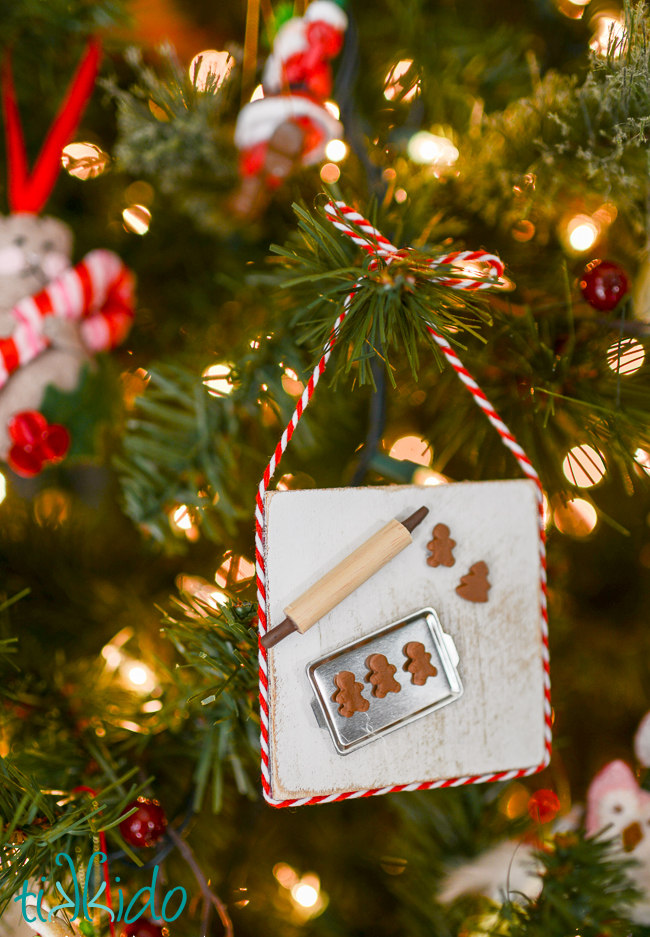 Miniature gingerbread baking scene Christmas ornament tutorial