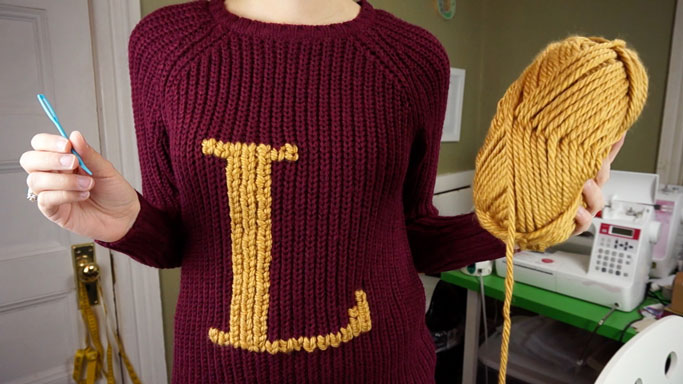 Turn a regular muggle sweater into a Harry Potter Christmas jumper with this tutorial. 