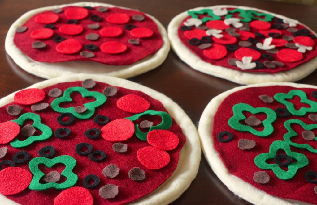 felt play food pizza tutorial