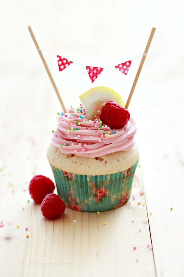 itty bitty miniature cupcake bunting