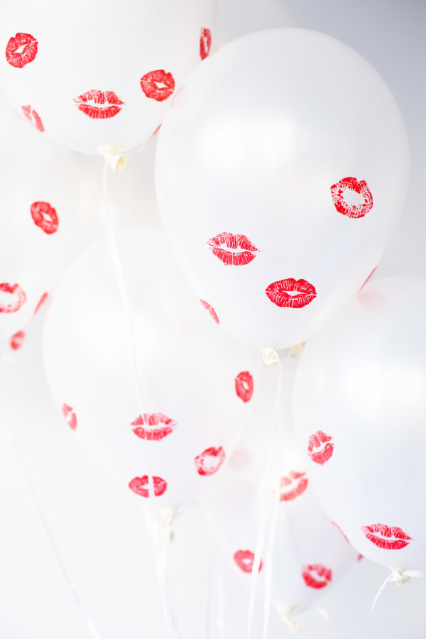 DIY kiss balloons tutorial
