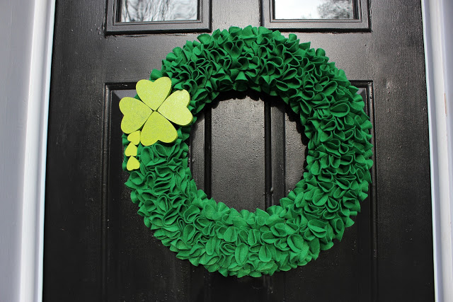 felt ruffle st. patrick's day wreath tutorial