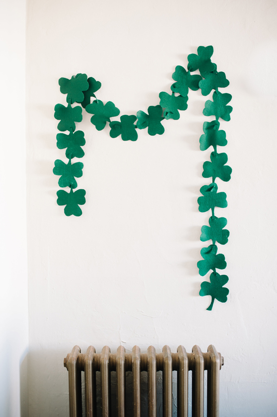 Easy felt shamrock garland tutorial