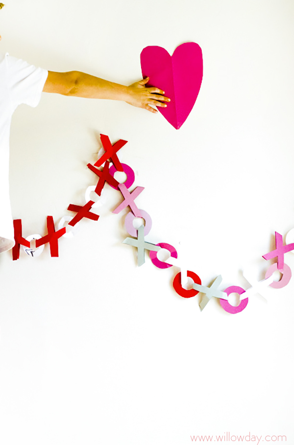 hugs and kisses paper valentine's day garland tutorial