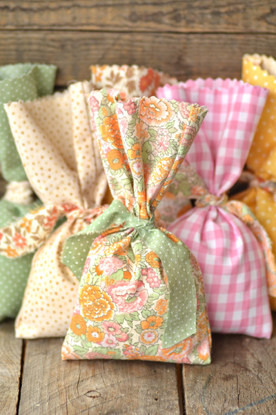 Easy no-sew fabric favor bags