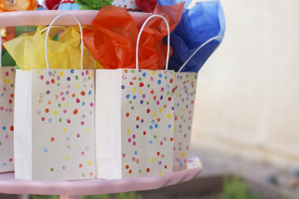 sprinkle or confetti DIY favor bags