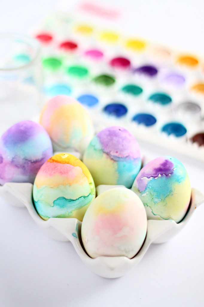 Gorgeous watercolored Easter eggs tutorial